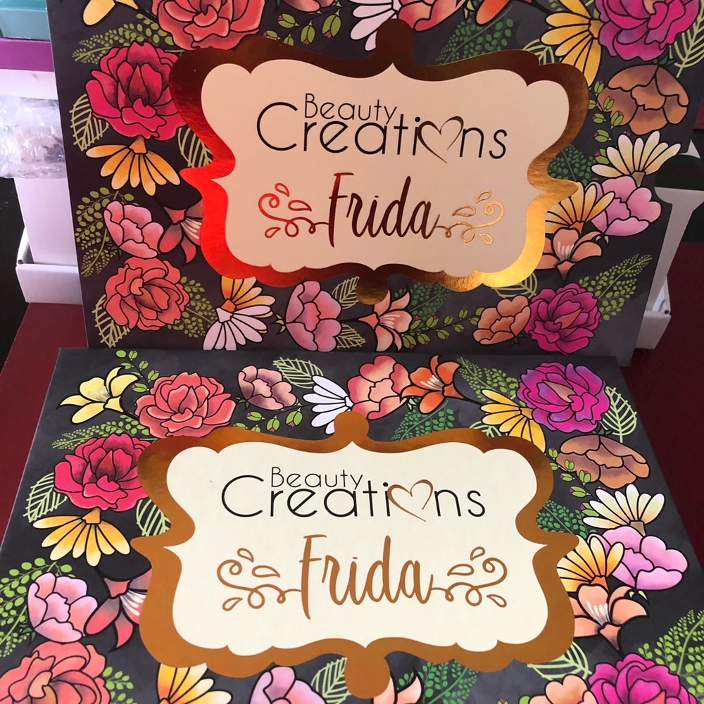 Frida eyeshadow palette